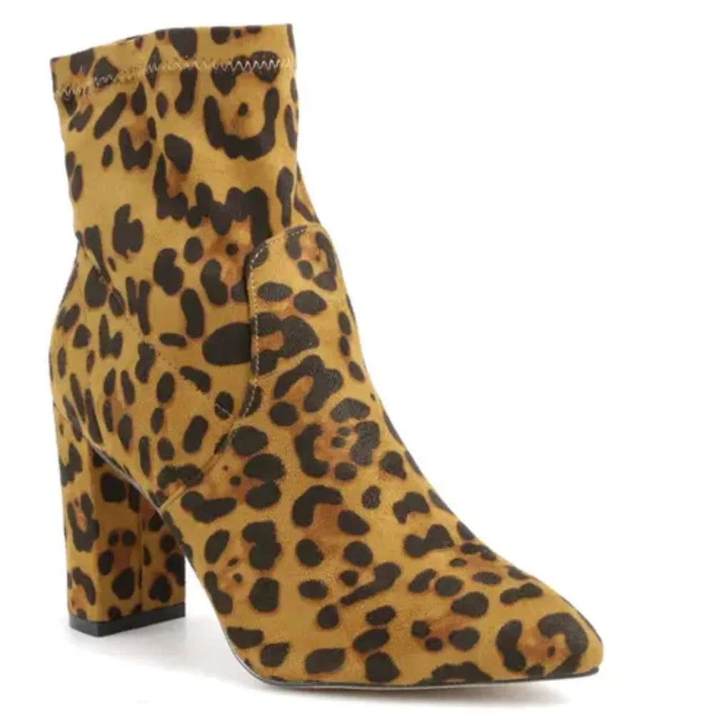 Catherine Malandrino Faux Suede Block Heel Bootie Leopard Print 8